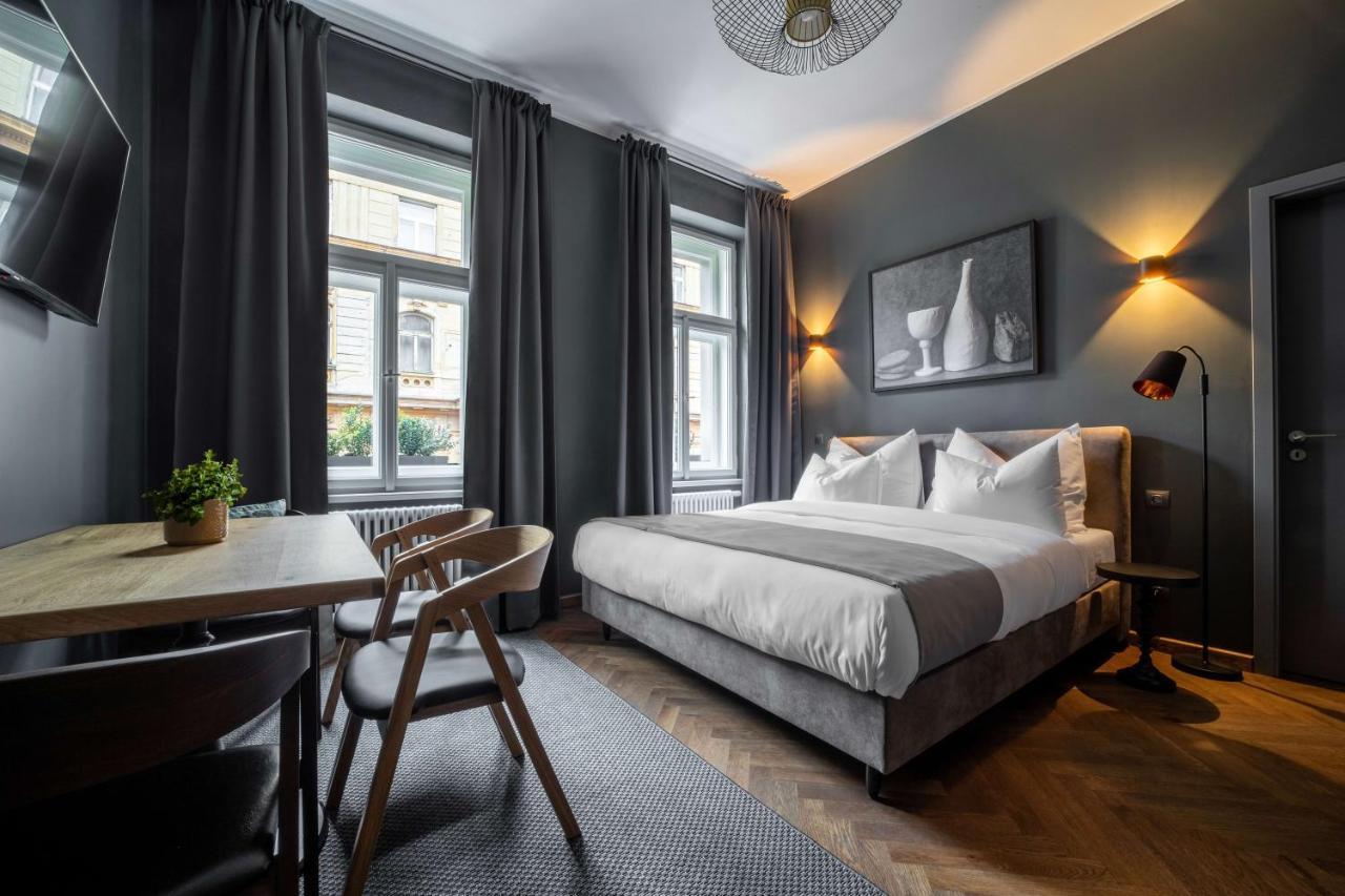 The Viaduct - Suites & More Praga Esterno foto