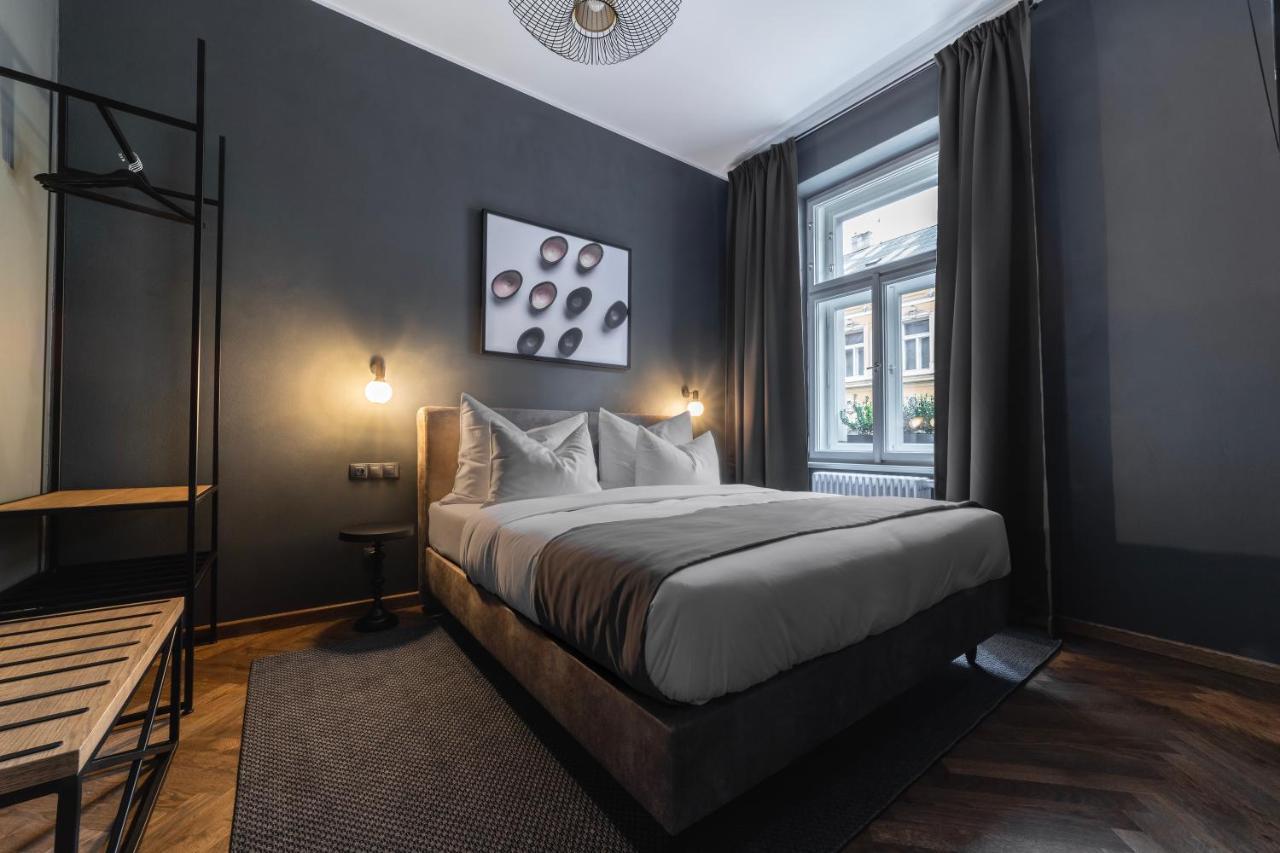 The Viaduct - Suites & More Praga Esterno foto