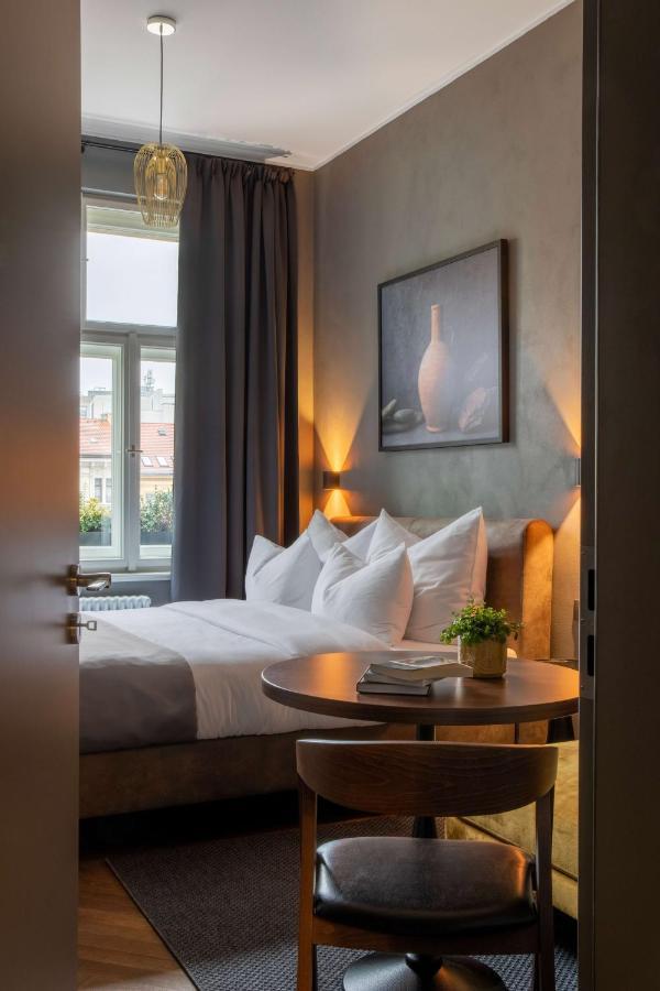 The Viaduct - Suites & More Praga Esterno foto