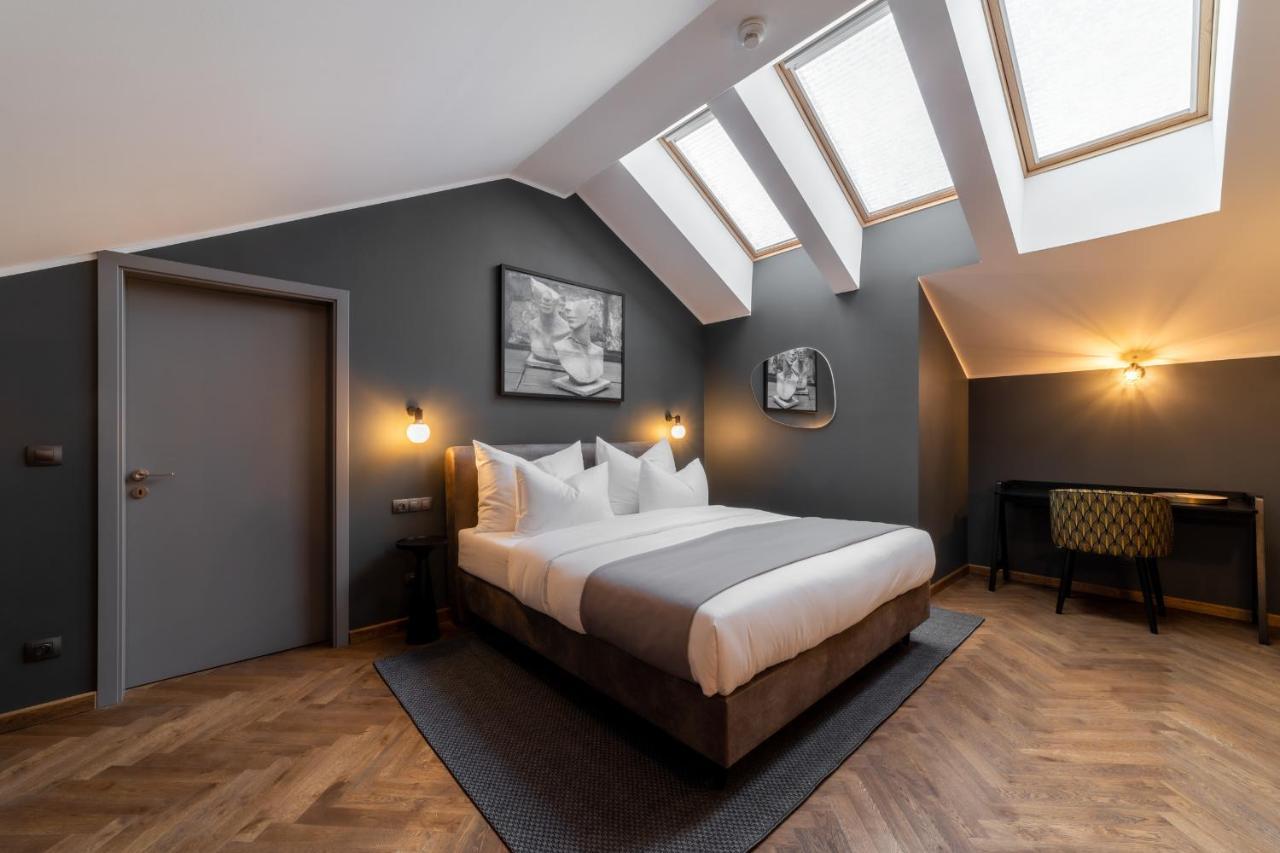 The Viaduct - Suites & More Praga Esterno foto