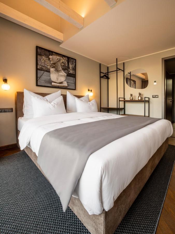 The Viaduct - Suites & More Praga Esterno foto